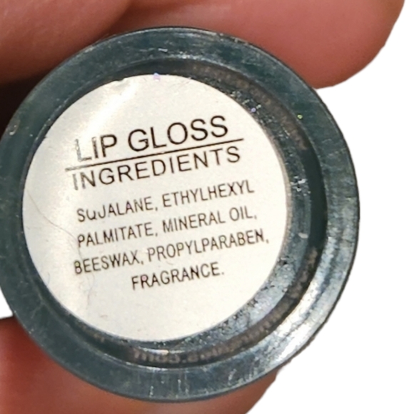 Expressions greenapple roll on lip gloss brand new - Picture 2 of 3
